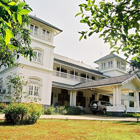 Готель Manor House Embulpure Екстер'єр фото