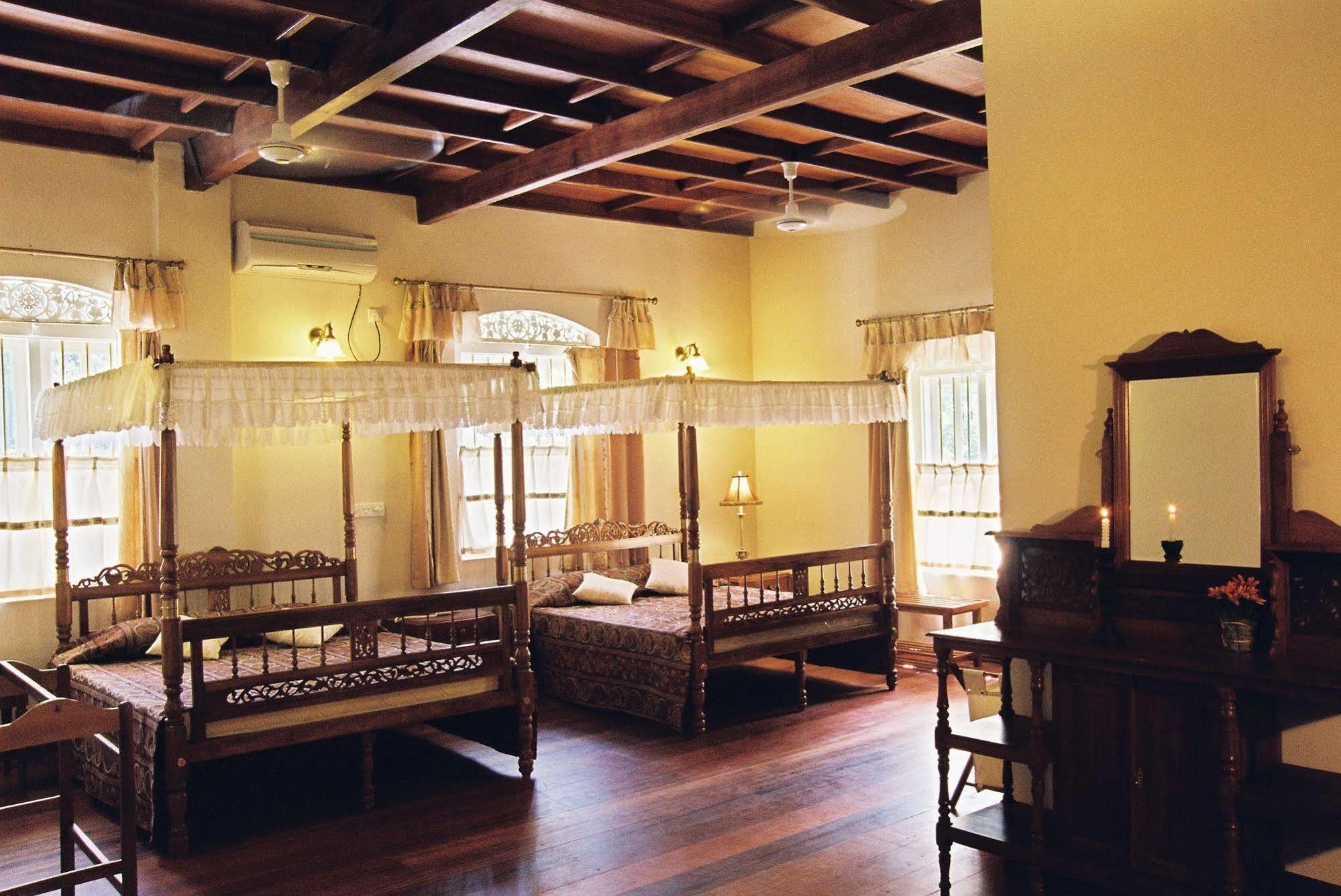 Готель Manor House Embulpure Екстер'єр фото