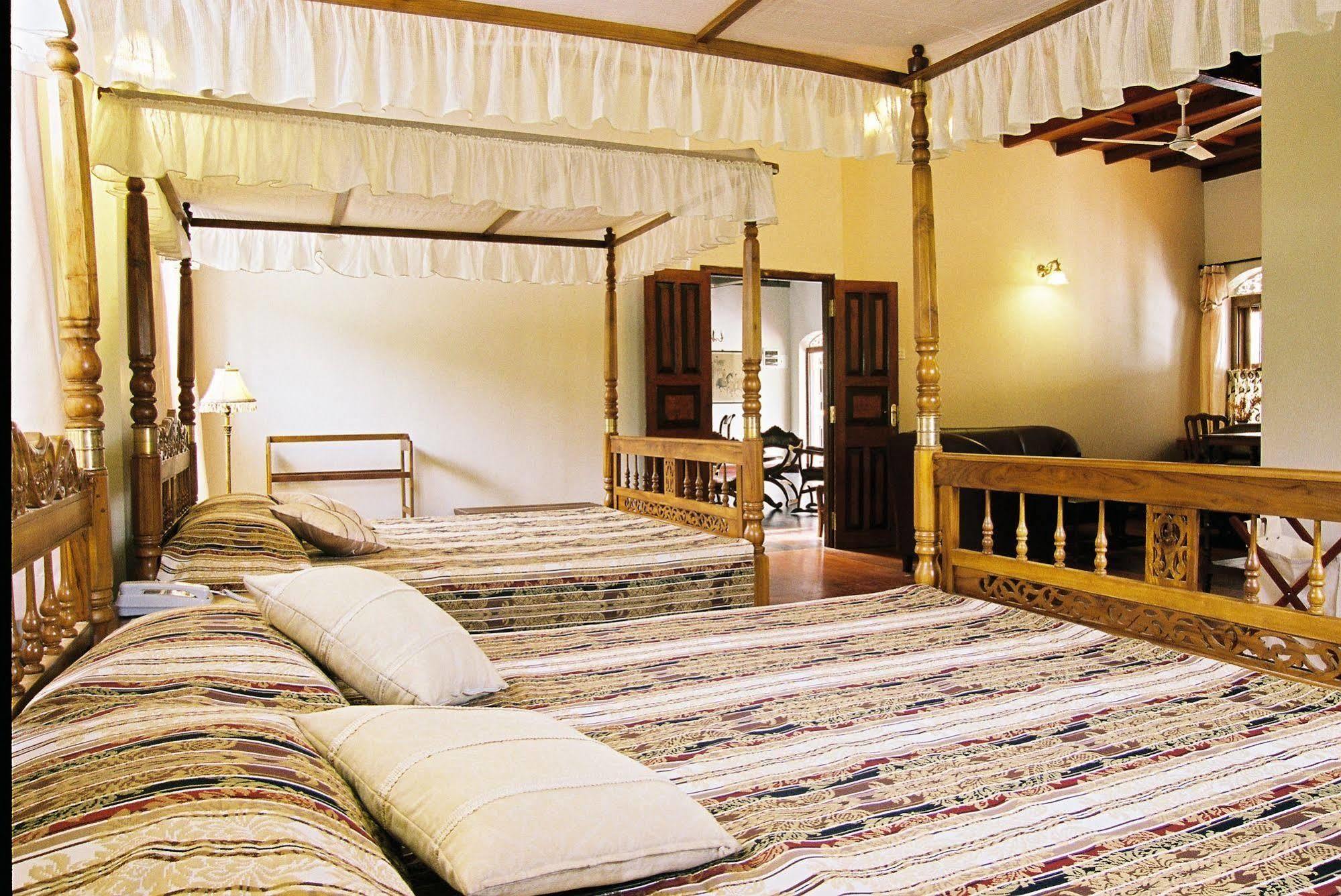 Готель Manor House Embulpure Екстер'єр фото