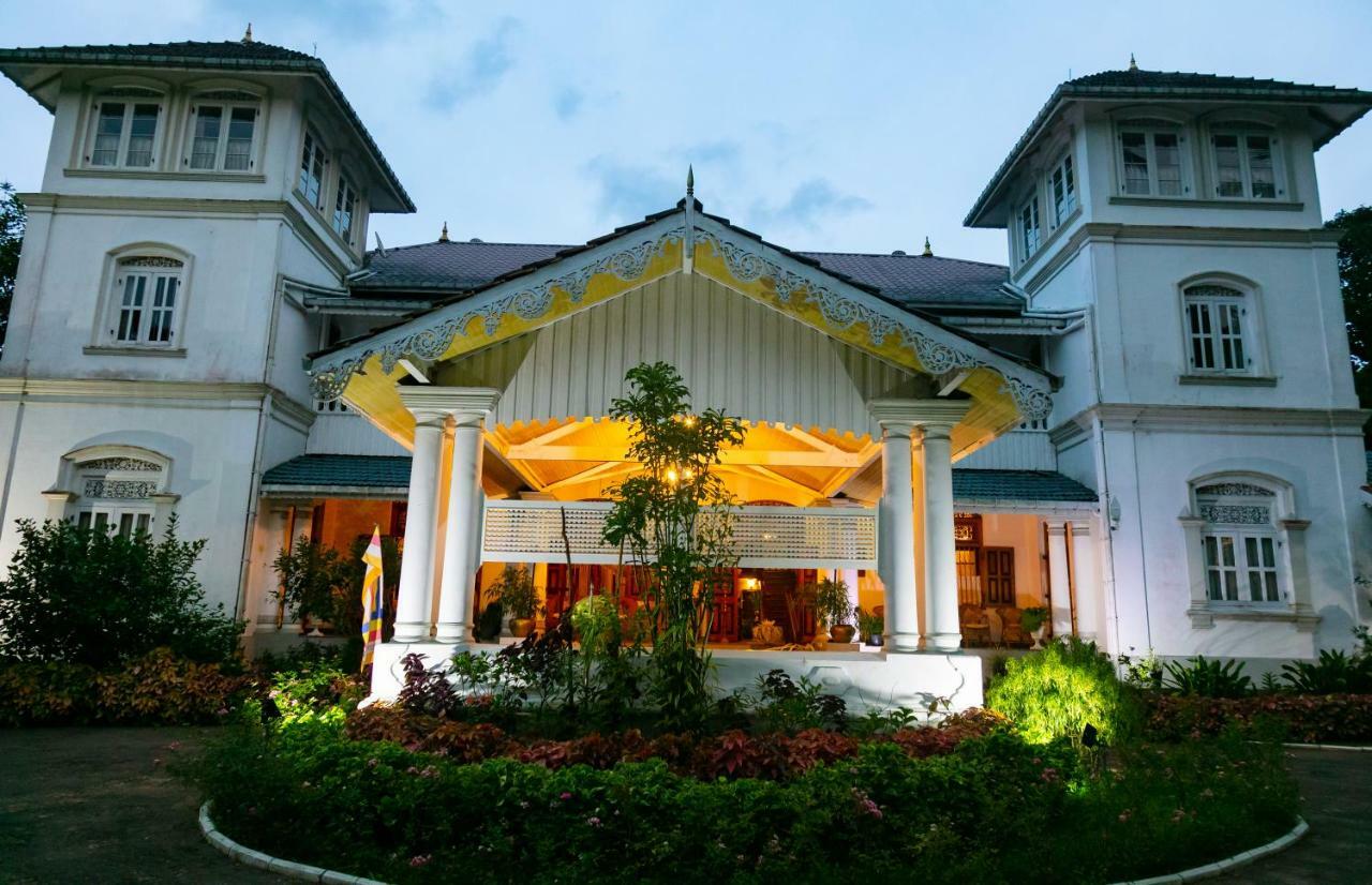 Готель Manor House Embulpure Екстер'єр фото
